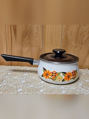 Vintage 1970s Enamelware Saucepan Pot Mod DaisyFlowers Orange Yellow Retro Lid
